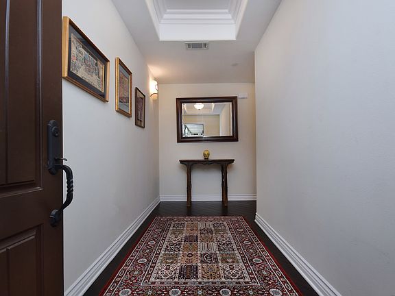 5th image of 13200 Moorpark St APT 302