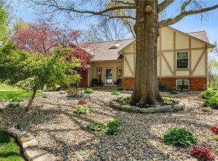 200 SE Williamsburg Dr, Blue Springs, MO 64014