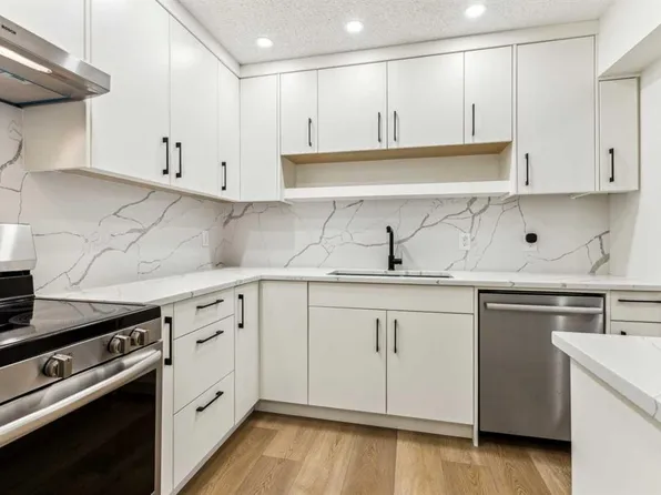 2520 S Palliser Dr SW #1101, Calgary, AB T2V 4S9