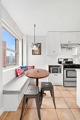 4th image of 80 La Salle St APT 10B