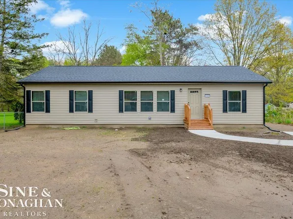 2060 Washington St, Algonac, MI 48001