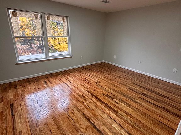 4th image of 18 Hinsdale Pl #2