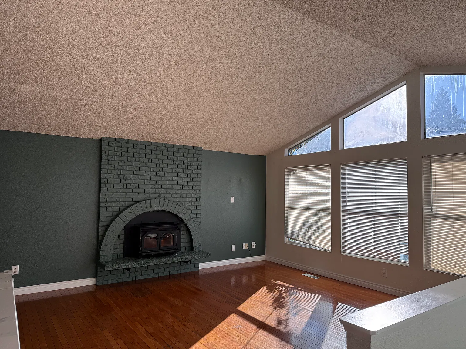3 bed, 1300 sqft, $3,000 — Photo 2