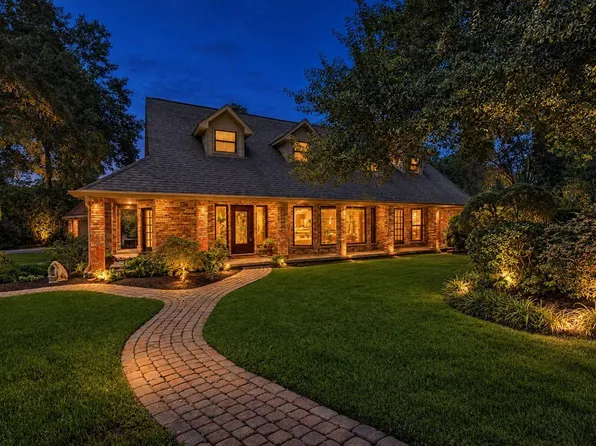 11 Holly Tree Ln, Spring, TX 77373