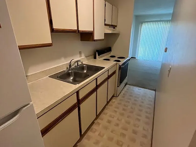 Two bedroom, 1 bathroom, patio — Photo 37