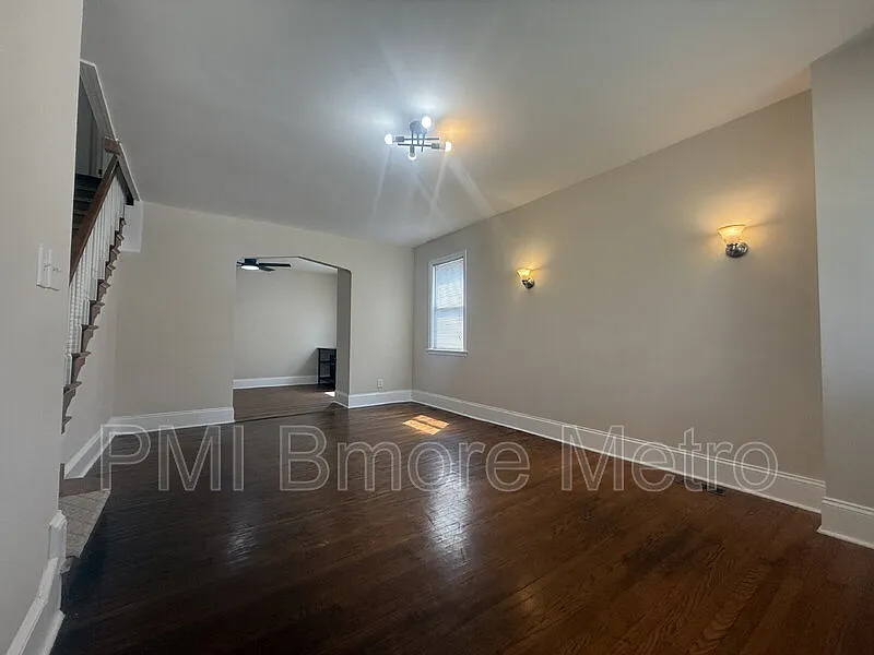 3 bed, 1.5 bath, 1298 sqft, $1,910 — Photo 4