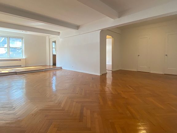 4th image of 139 E 35th St APT 8G