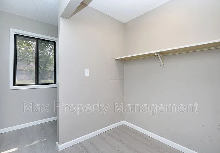 1522 E 16th St — Photo 7