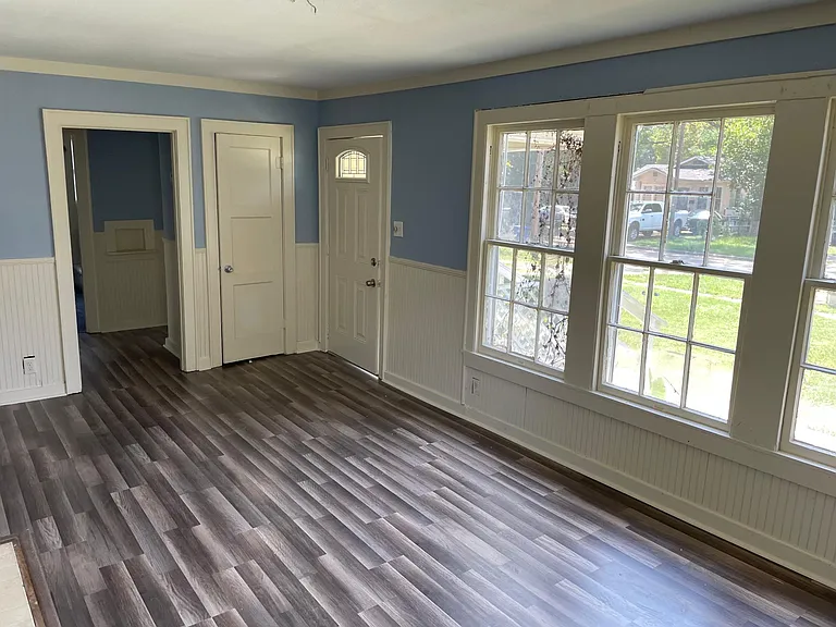206 E McCormick St — Photo 2