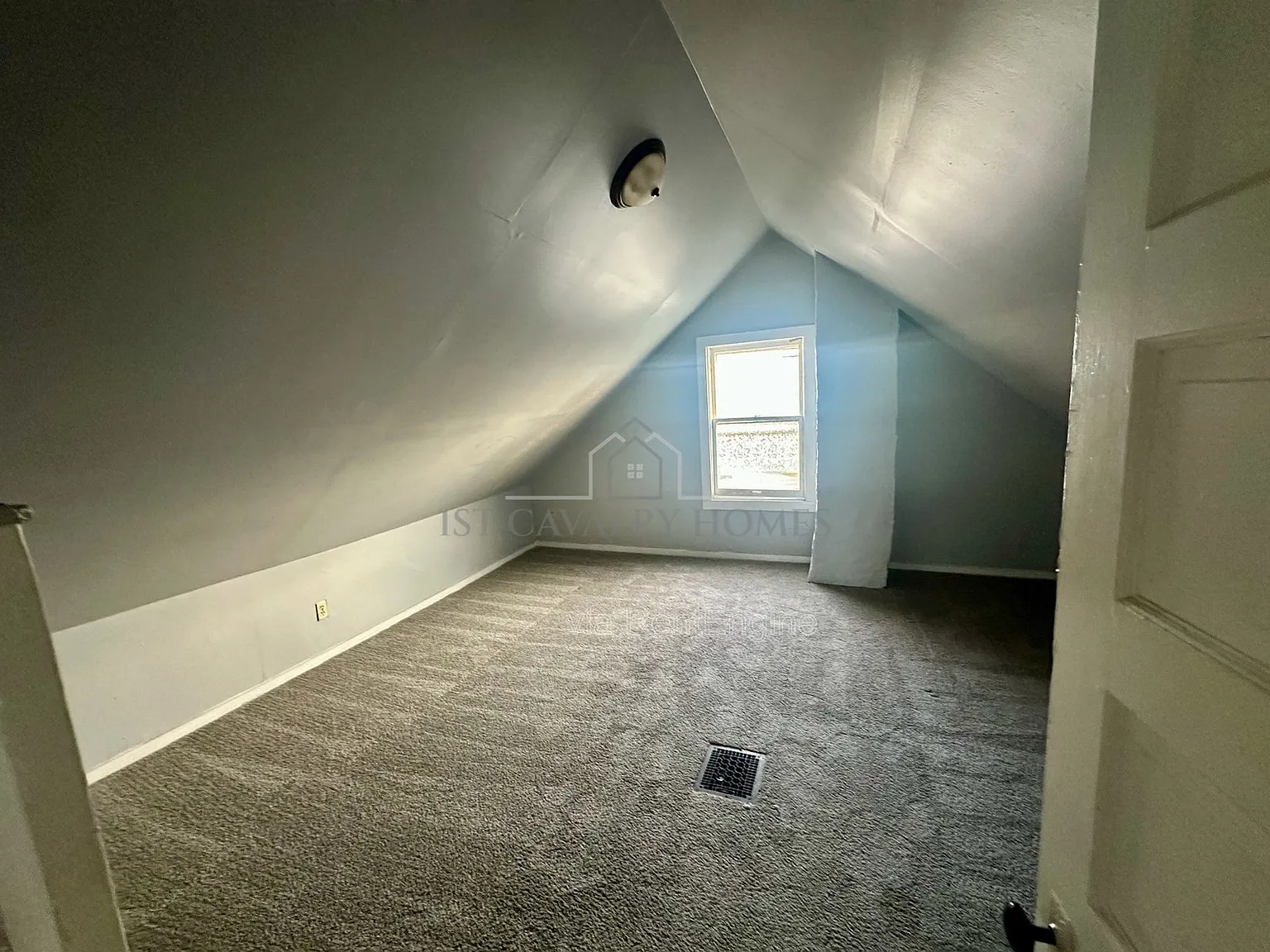 2 bed, 1.0 bath, $910 — Photo 2