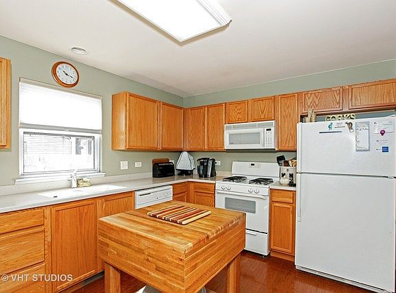 4th image of 21342 Carlton St