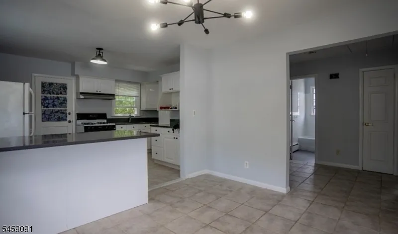 2 bed, 1.0 bath, $2,300 — Photo 3