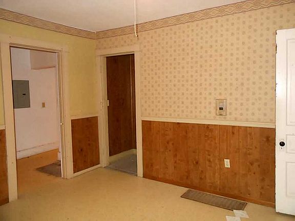 5th image of 343 Young St
