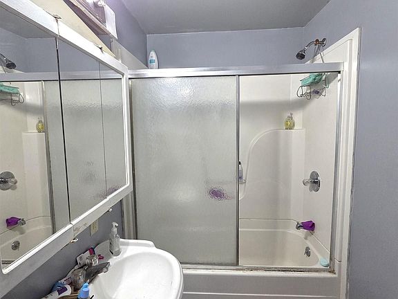 5th image of 411 Matilda St