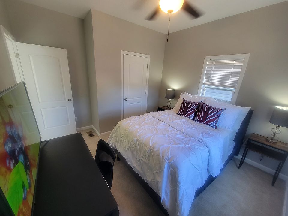 Spacious room with Large T.V and Wifi