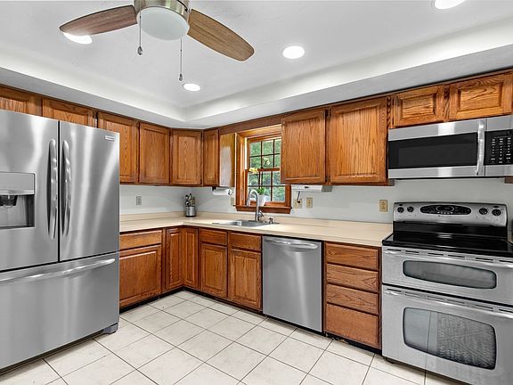 5th image of 73 Raymond Rd