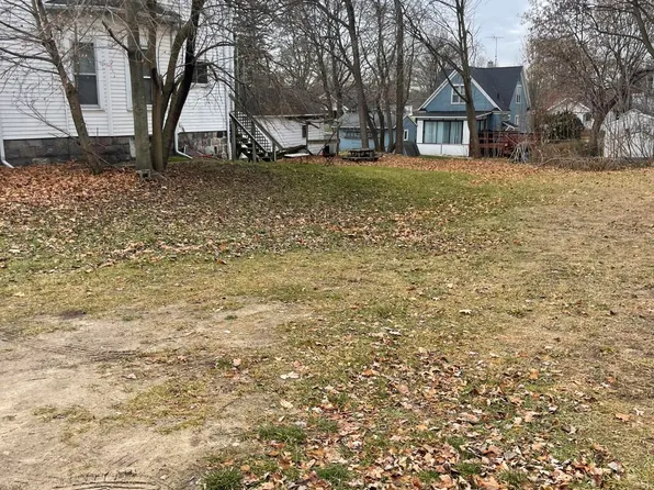 513 S Bridge St, Belding, MI 48809