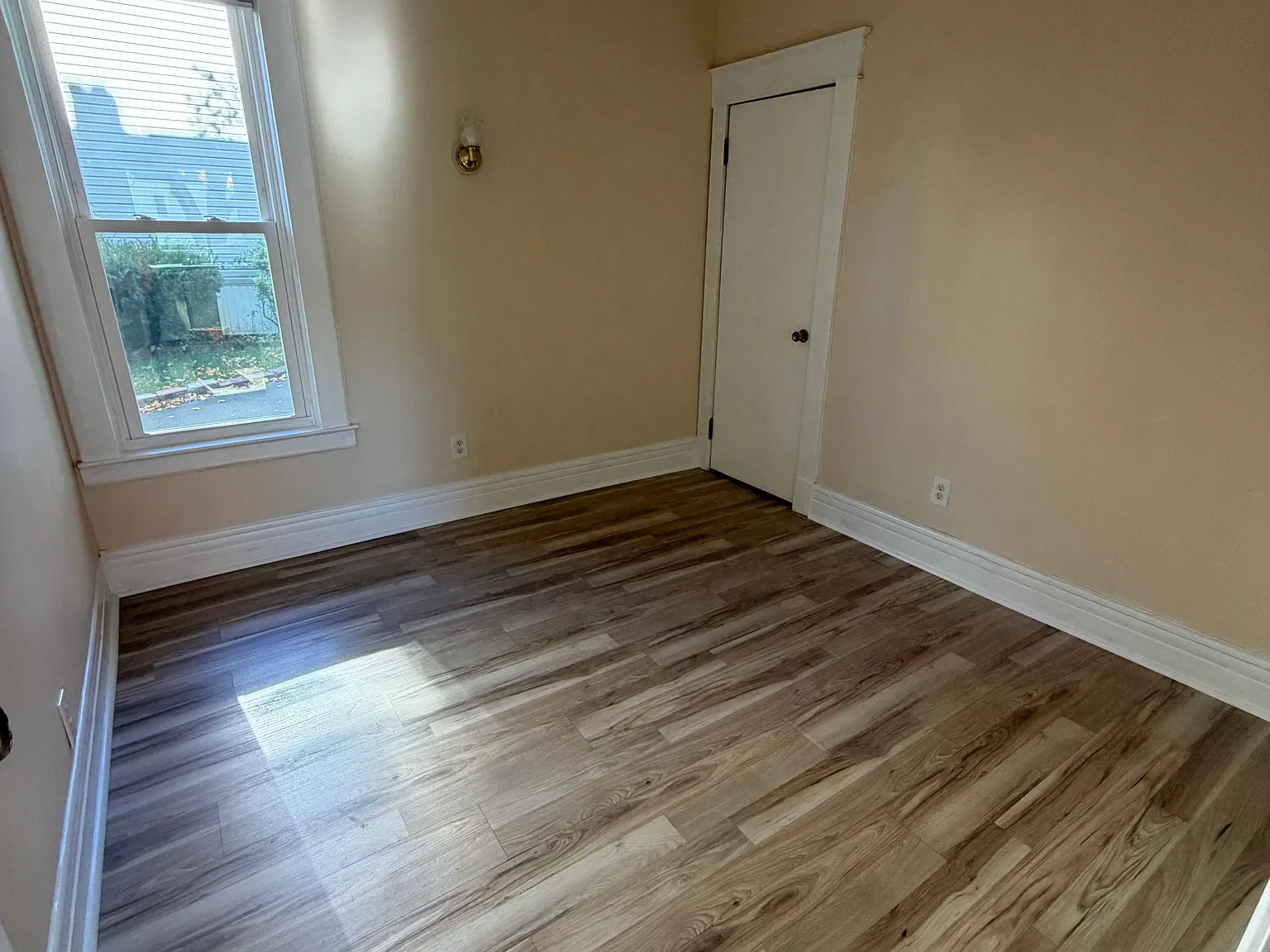 3 bed, $1,400 — Photo 3