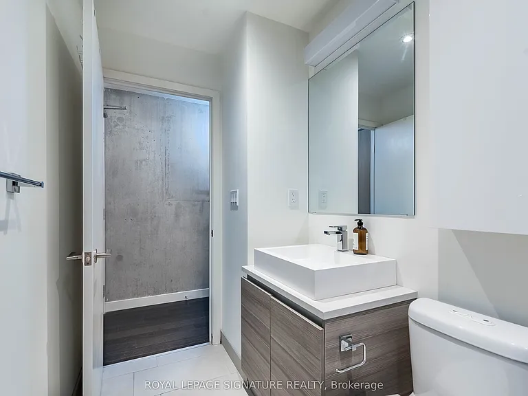 111 Bathurst St #318 — Photo 12