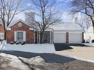 105 Rivershire Ln, Lincolnshire, IL 60069