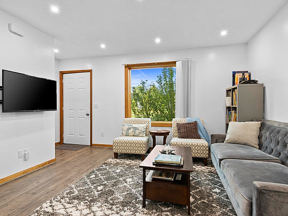 5th image of 10513 S Walnut Dr