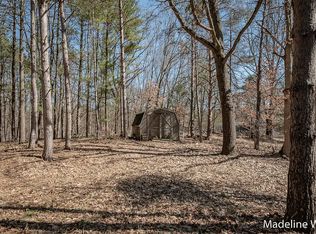 850 Hillside Ct SE, Lowell, MI 49331