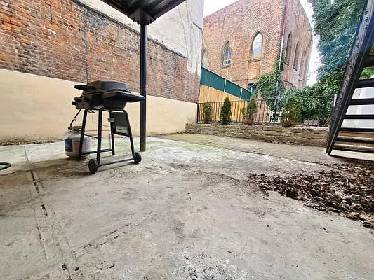 Rented by Manhattan Residential Inc. | media 9