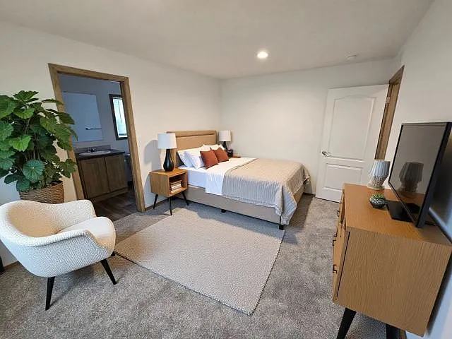 136 Lynn Ln #62 — Photo 3
