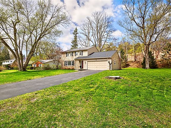 4th image of 19 Bretton Woods Dr