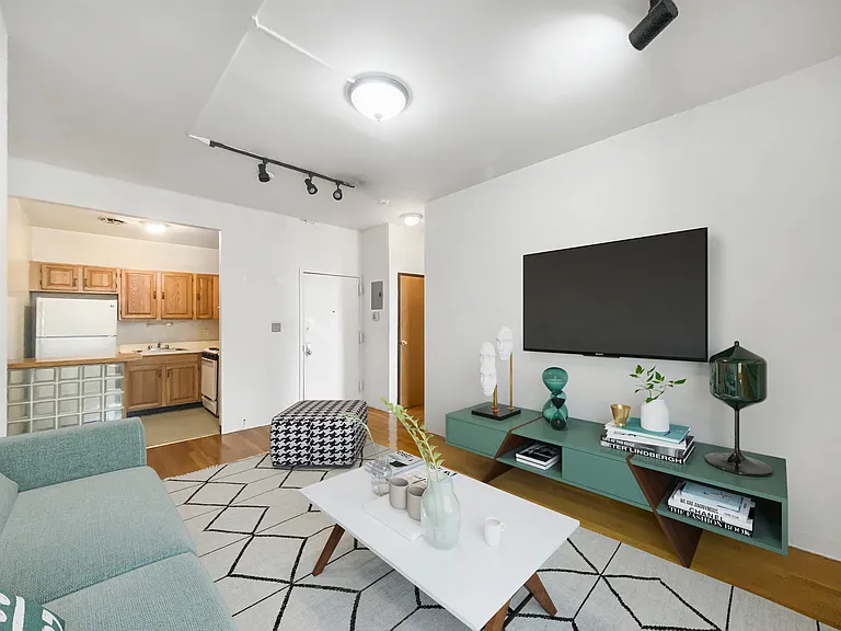523 W 49th St #3B — Photo 2