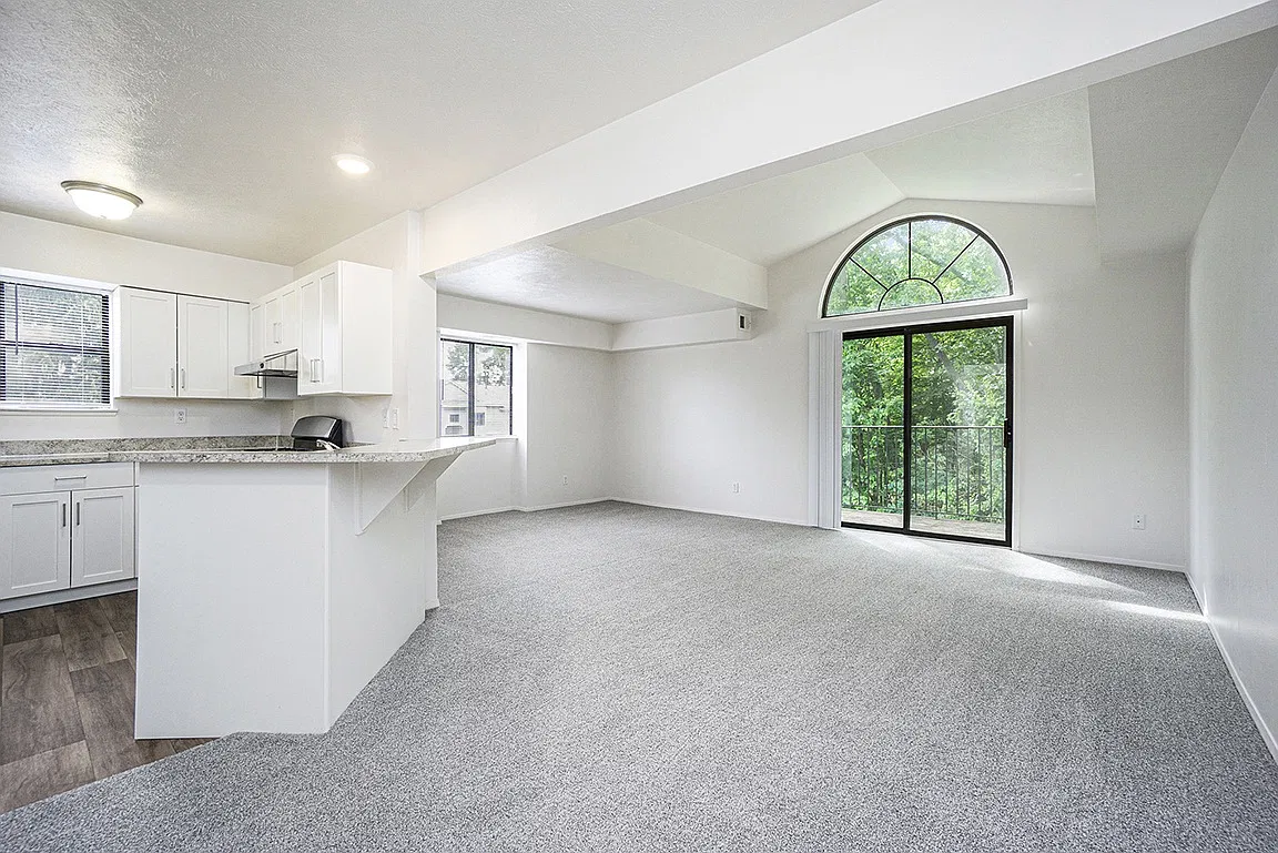 Windmill Lakes Apartments — Photo 2