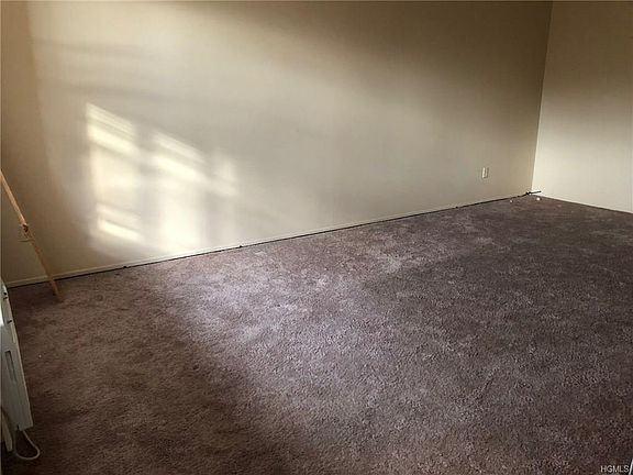3rd image of 925 Sierra Vista Ln Unit 925
