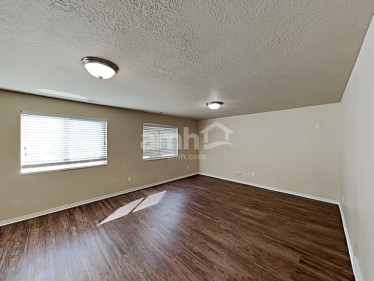726 N Fox Hollow Dr — Photo 7