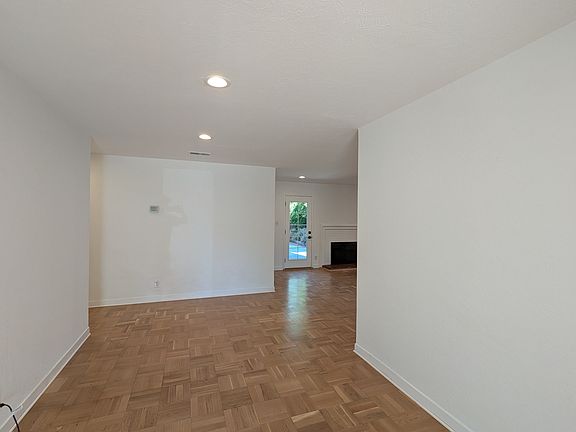 5th image of 111 Walter Hays Dr