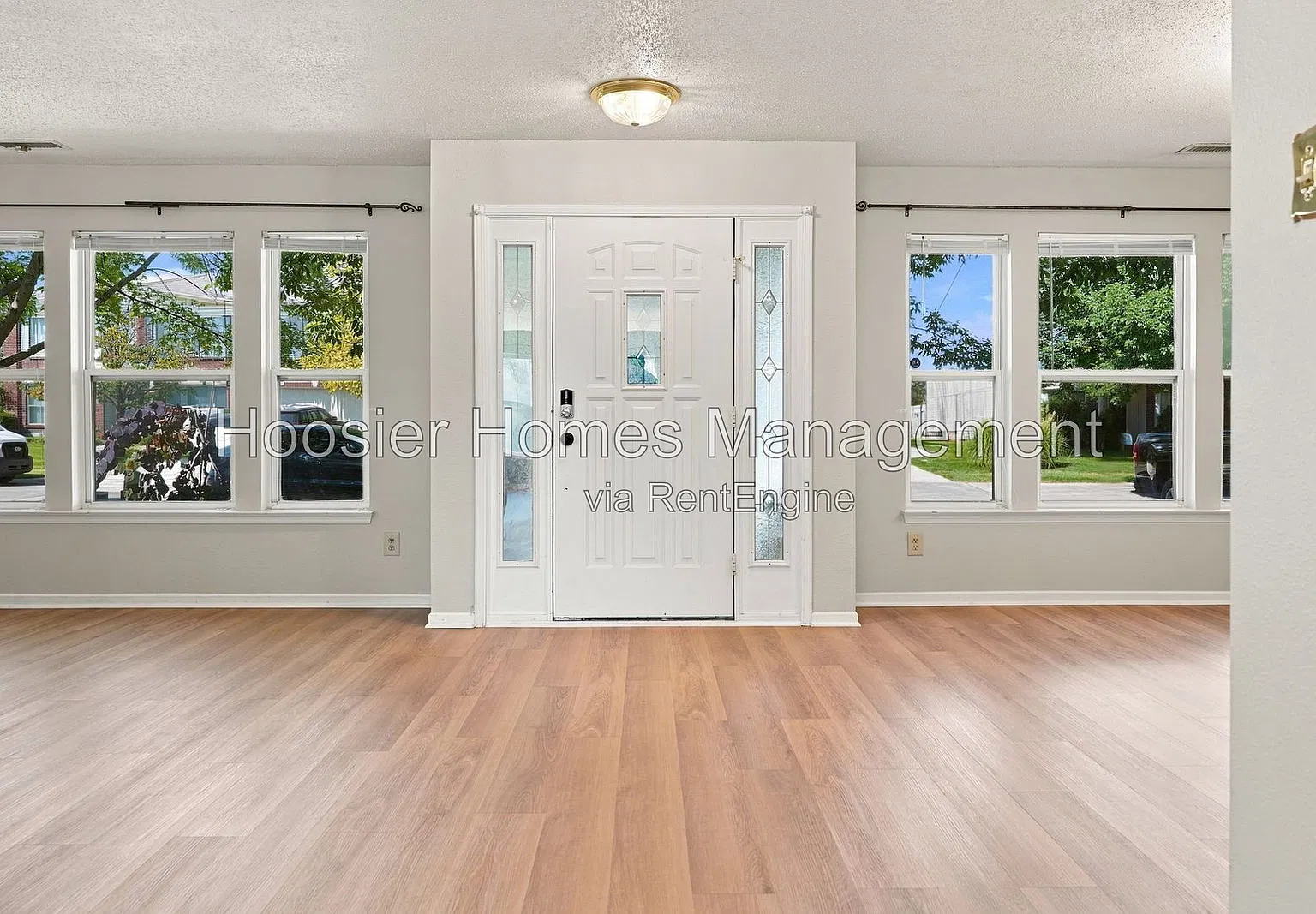 4 bed, 2.5 bath, 3072 sqft, $2,500 — Photo 3
