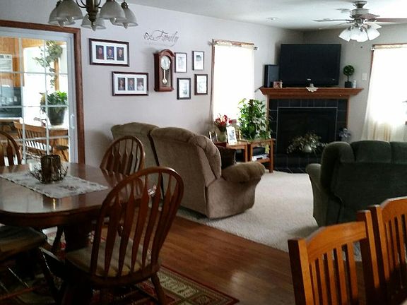 Living room/dining room