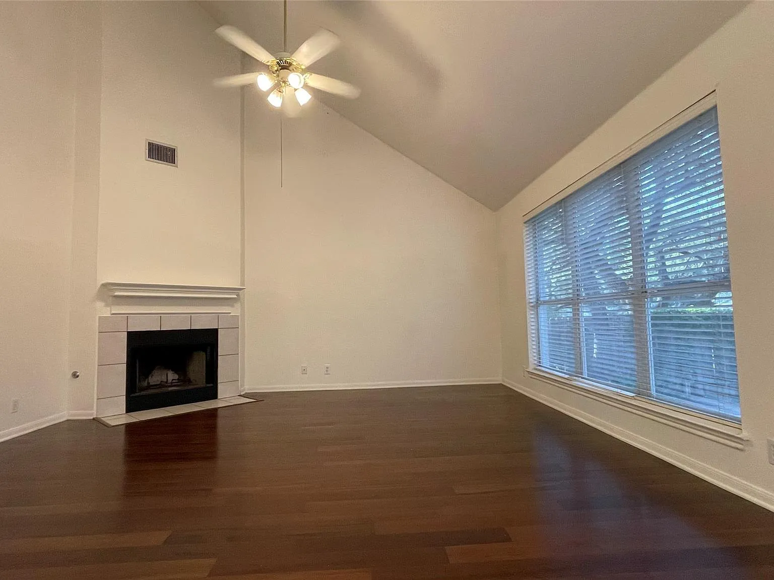 4 bed, 2.5 bath, 2750 sqft, $2,950 — Photo 3