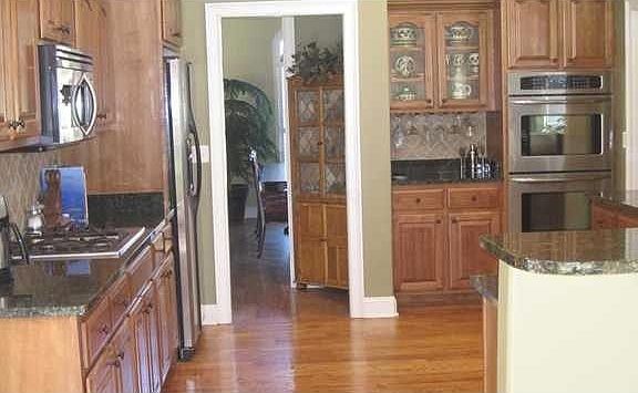 4th image of 655 Woodsedge Dr