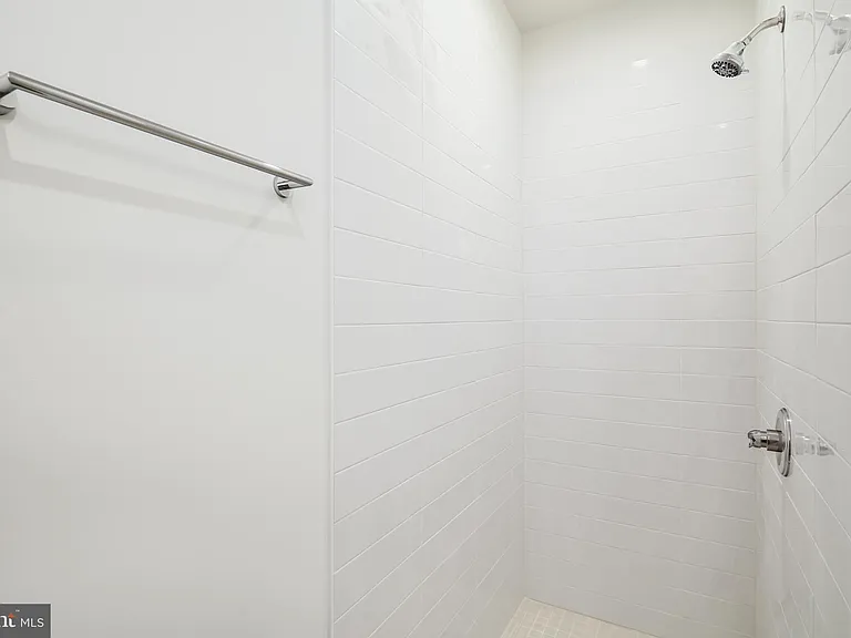 1842 E Harold St #4 — Photo 12