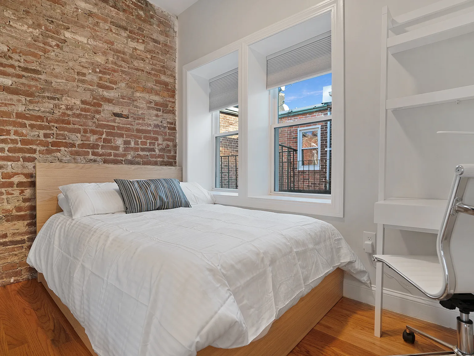 1 bed, 900 sqft, $1,325 — Photo 1