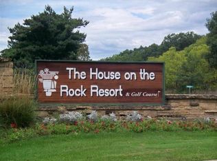 1633 S Springs Dr, Spring Green, WI 53588