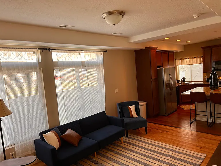 405 S 740 E — Photo 10
