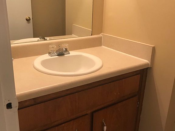 5th image of 423 Alma Ln APT B