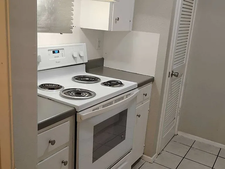 2619 Ektom Dr #C — Photo 9