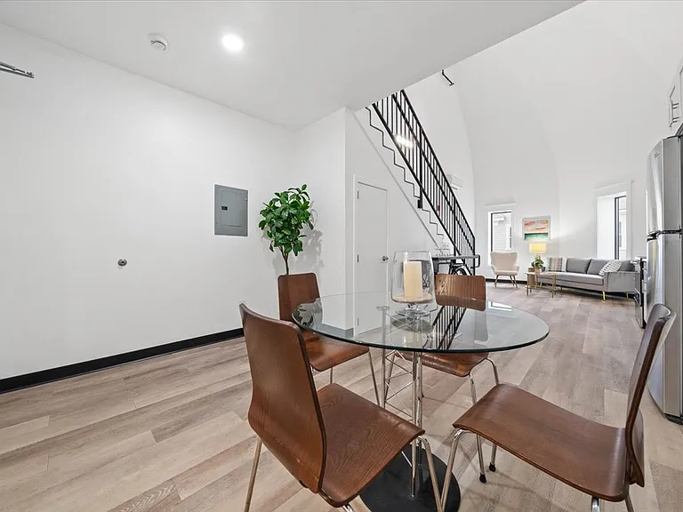 401 Olo Street - Former Church Parish Converted In Luxury Apartments! — Photo 20