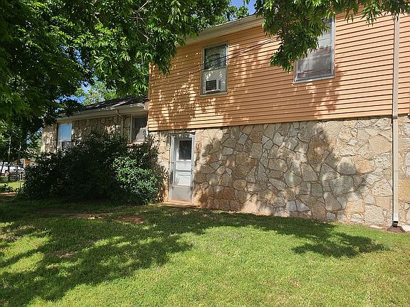 2nd image of 921 Dunn Ave