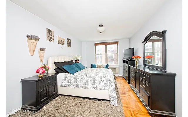 Sold by Douglas Elliman | media 10