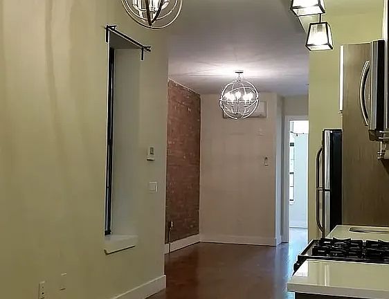 3rd image of 255 Hart St APT 2L