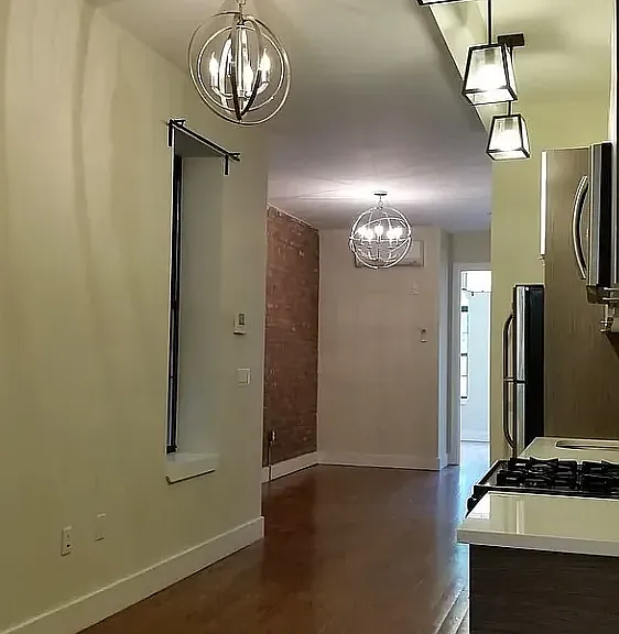 255 Hart St #2L — Photo 3