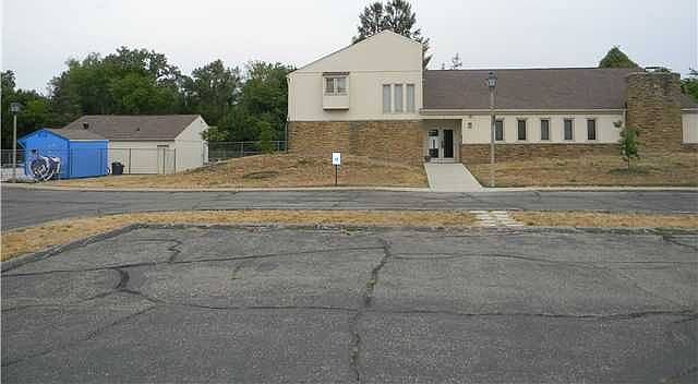 2nd image of 625 Boulder Rd